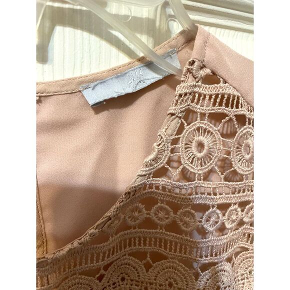 H&M Lace Sleeveless dusty blush lined blouse with pleated ribbon details - Picture 4 of 5